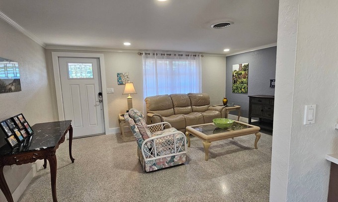 Golden Beach House | Dog friendly - Private Golden Beach access