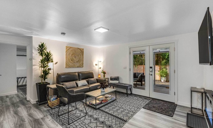 Education Hill Apartment | Dog-Friendly Redmond Area Home with Fenced Yard!