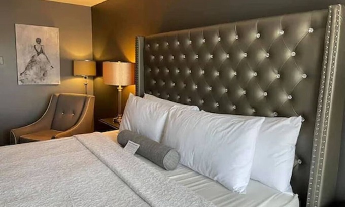 Zion Hotel | Dog-friendly Stay l Evening Fires & Morning Comfort w/Books, Gardens & Buffet