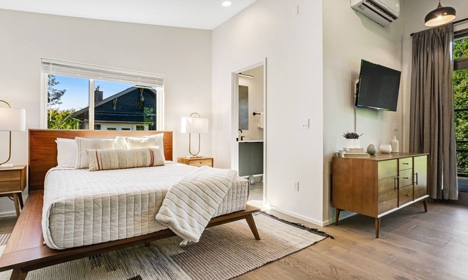 Seaview Apartment | Dog-Friendly Studio with Woodland Views, Central Location, and Gigabit WiFi
