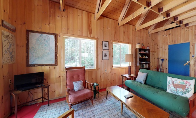Northeast Somerset Cabin | Dog-Friendly Waterfront Home with Dock Access & Firepit - Close to Fishing & Hiking