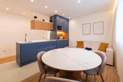 Centro / Baixa Apartment | DoisPontoZero NAVY
