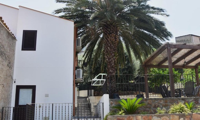 Sant'Ambrogio Apartment | Dolce Vacanza