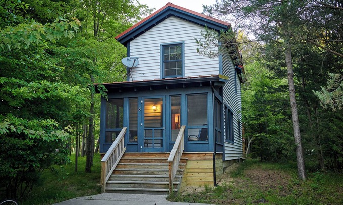 Fennville House | Dollybrook 8 - Pet friendly - Community Pool(CLOSED for the season) - Groups welcome