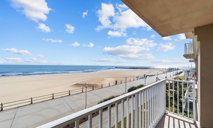 Northeast Virginia Beach Condo | Dolphin Run Unit 304