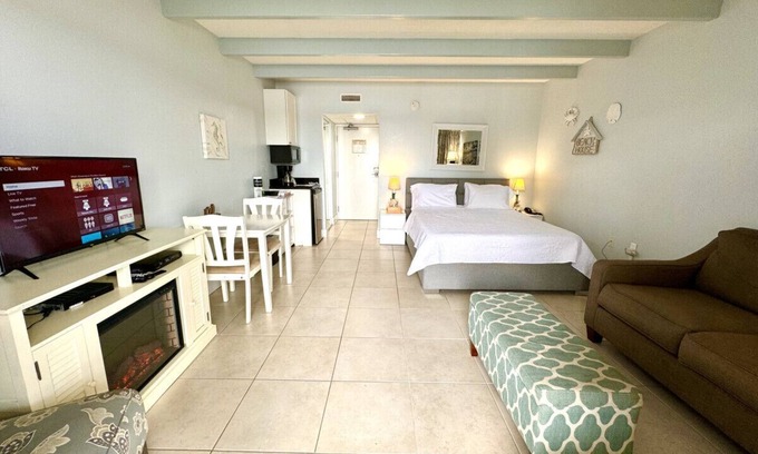 Ruskin Apartment | `Dolphin Views` 209 Little Harbor Beach Community