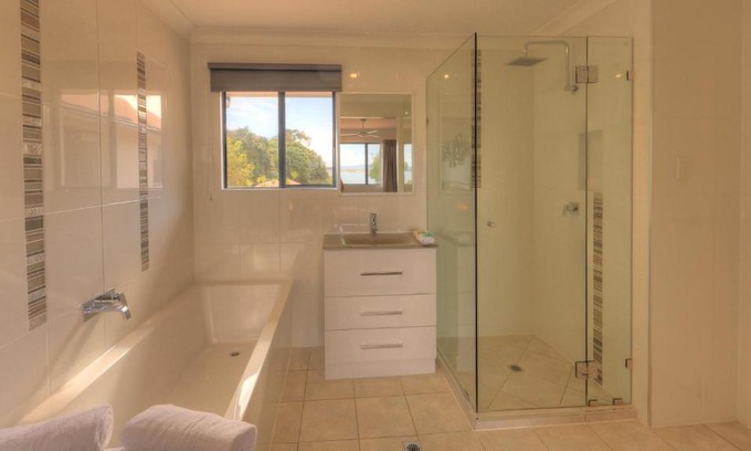 Tin Can Bay Apartment | Dolphin Waters