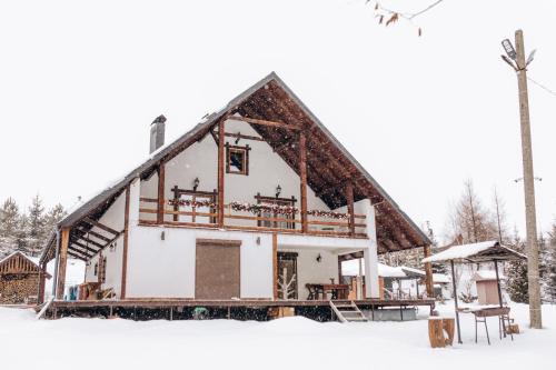 Vyzhnytsya Cabin | Dolyna Mykolaya