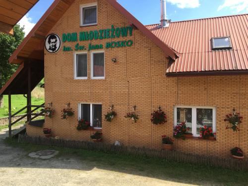 Czarna House | Dom Młodzieżowy w Polanie