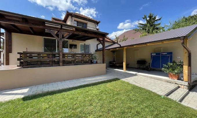 Sturovo House | Dom Marhuľa