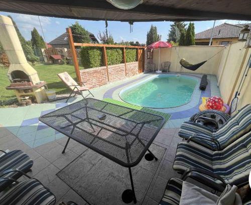 Kalinkovo House | dom pri X Bionic Sphere s bazenom a zahradou