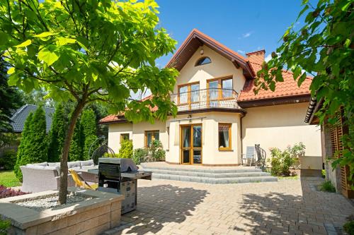 Kobylka Villa | Dom Wakacyjny pod Warszawą z Ogrodem i Grillem