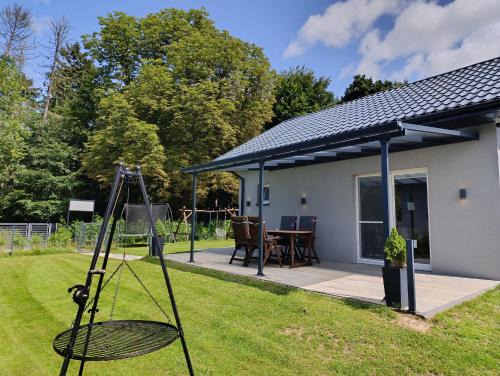 Goscino House | Dom wypoczynkowy Pod kasztanem 1 nad jeziorem