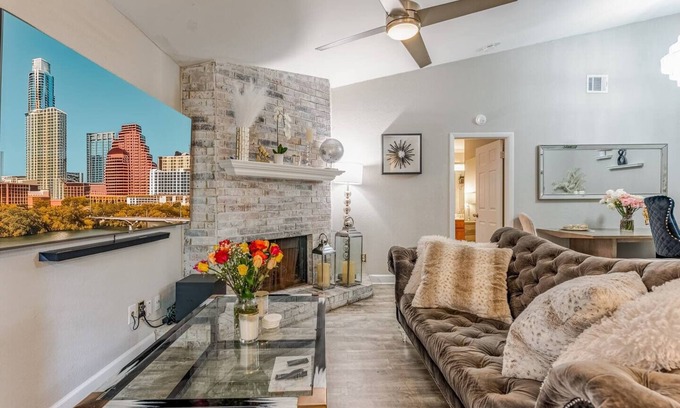 McNeil House | Domain Hidden Gem ATX W/Fireplace 2 BR/2BA