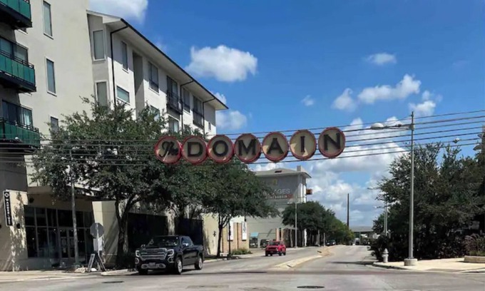 McNeil House | Domain Luxury 2 bedroom apartment! Self check in.