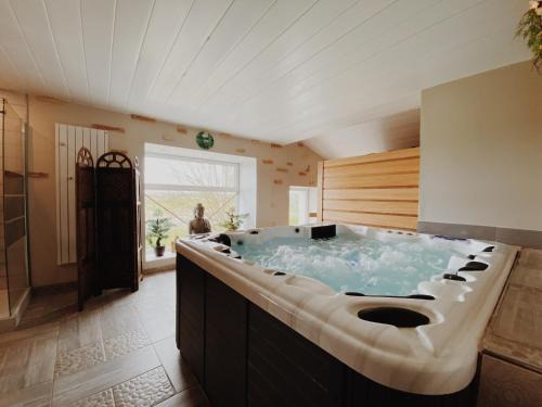 Prisse-la-Charriere House | Domaine de Saint Florent - Piscine & Spa