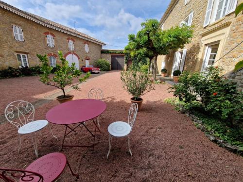 Denice Bed & Breakfast | DOMAINE DES FRANCHISES - Beaujolais Village - Charme et authenticité au cœur des Pierres dorées