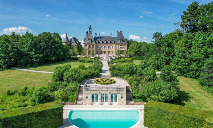 Saint-Medard-d'Excideuil RV Rental | Domaine d'Essendiéras