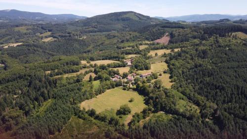 Saint-Victor-Montvianeix Bed & Breakfast | Domaine de Montvianeix