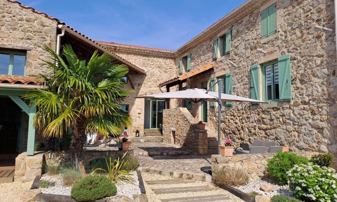 Malleval Bed & Breakfast | Domaine Saint Claude - Gîte , Chambres d'hôtes & hébergement insolite