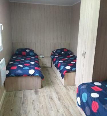 Grodzisk Mazowiecki House | Domek Kontenerowy N4 - 5 osobowy 2 pokoje kuchnia łazienka - NoclegiGrodziskPL 792-535-535