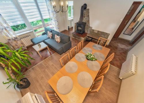 Miedzybrodzie Zywieckie House | Domek Maja-domek z jacuzzi i kominkiem
