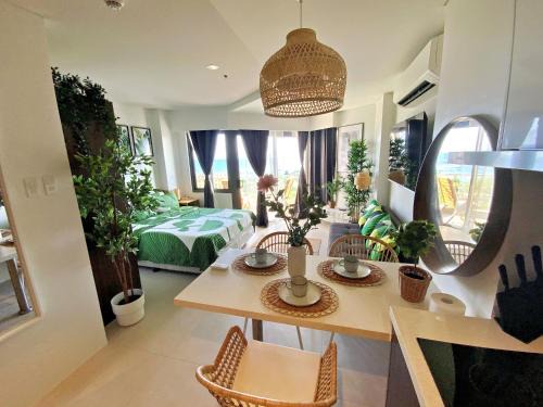 Maribago Apartment | Dominiks nature and silent Jungle Studio Epic Ocean View Tambuli Mactan Pool Beach High Floor