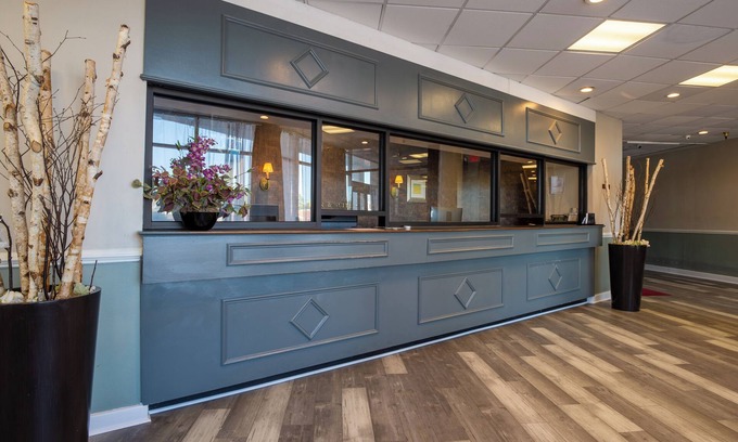 Sandston Hotel | Dominion Inn & Suites