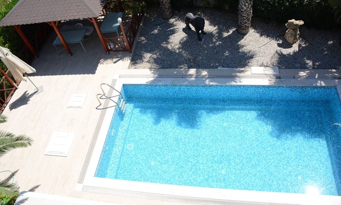 Kadriye Villa | Don't missing your Great vacation.etrafı kapalı olan muhafazakar villa!