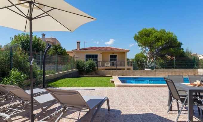 Urbanizacion S'Estanyol Villa | Dones Aigua - Beautiful villa with pool and garden in Sa Colonia de Sant Pere