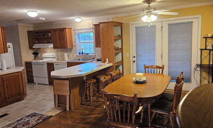 Doniphan House | Doniphan/Current River 3br/2ba Rural Getaway 50 acre Ryan's Ranch