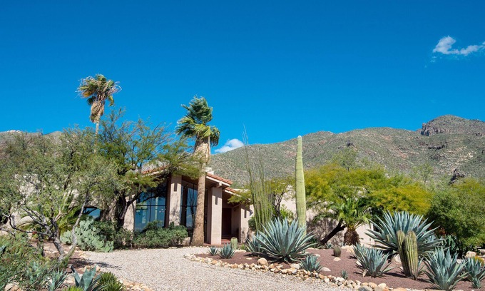 Sin Vacas House | Don’t miss out on this beautiful Tucson home. Ideal location with all amenities
