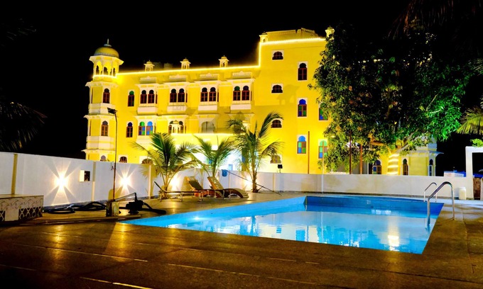 Abu Road Hotel | DOONGAR FORT Gurukripa Hilltop Resorts