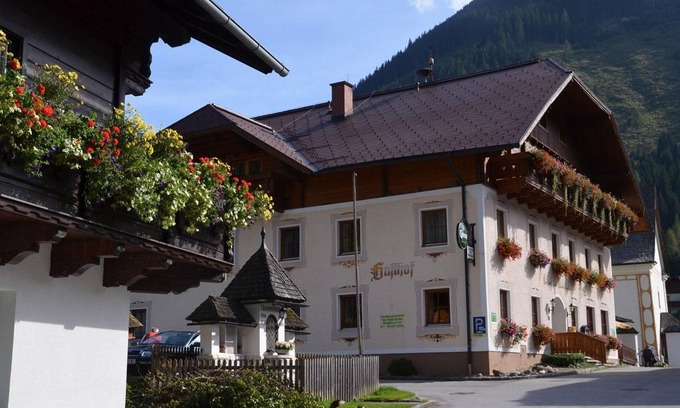 Sankt Nikolai im Solktal Apartment | Doppelzimmer mit Dusche, WC - Gasthof "zum Gamsjäger"