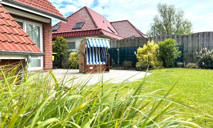 Norddeich House | Doppelhaushälfte Heimathafen 2 in Ruhiger und Gepflegter Siedlung