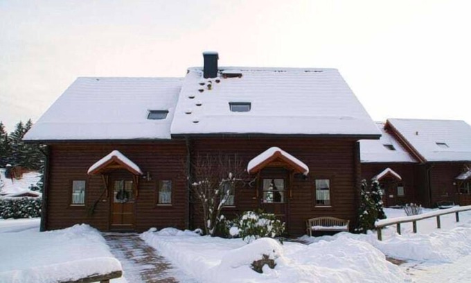 Rotacker House | Doppelhaushälfte in Hasselfelde