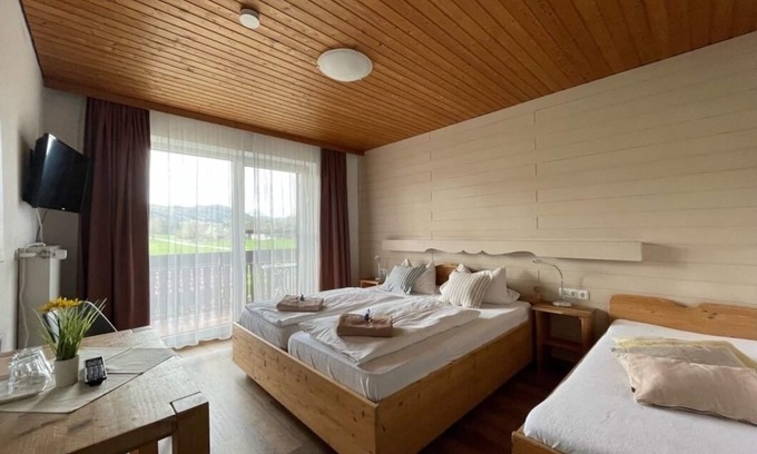 Rohrdorf Apartment | Doppelzimmer für 3 Gäste mit 21m² in Rohrdorf/ot Lauterbach