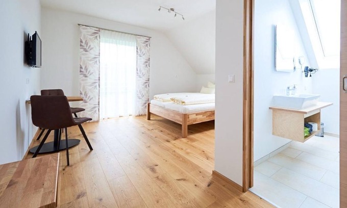 Sankt Anna am Aigen Apartment | Doppelzimmer Rebstock mit Balkon - Gästehaus Lipp'n Sepp St. Anna am Aigen