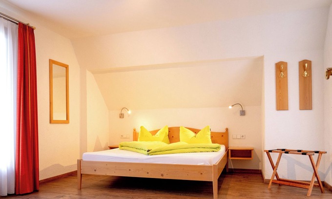 Lenzkirch Apartment | Doppelzimmer, 24qm, mit DU/WC und Balkon oder Terrasse