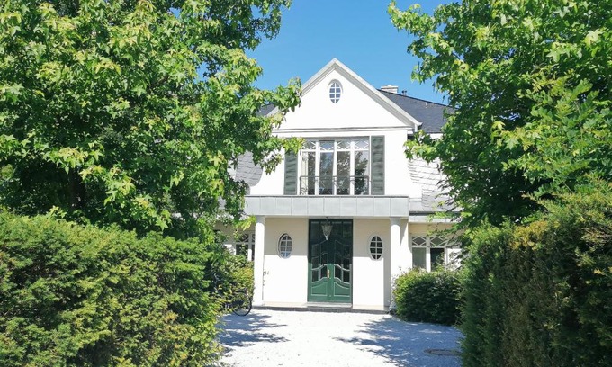 Center Apartment | Doppelzimmer Gartenblick Villa Julian