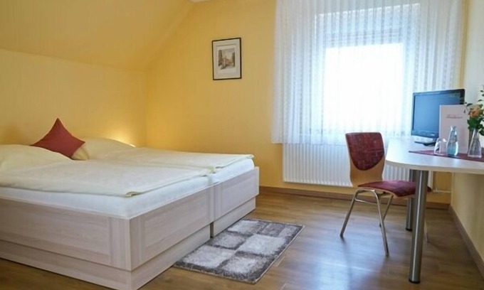 Homberg Apartment | Doppelzimmer Katg. 1 Standard mit Eigenem Badezimmer