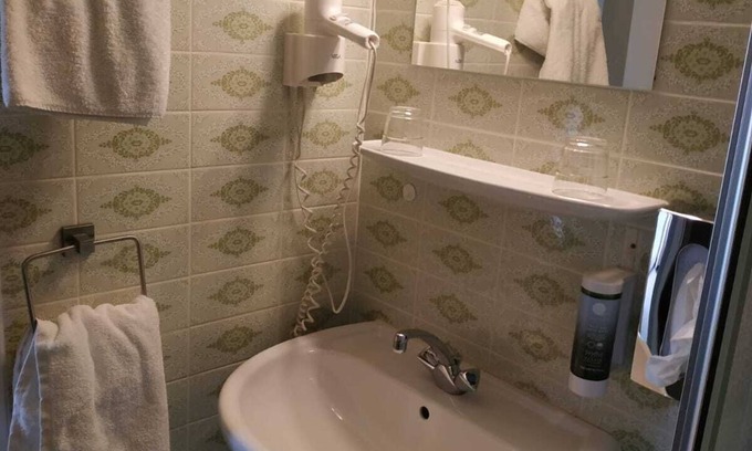 Donaueschingen Apartment | Doppelzimmer Kompakt, Modern mit Balkon/terrasse, 1 Doppelbett Oder 2 Einzelbette