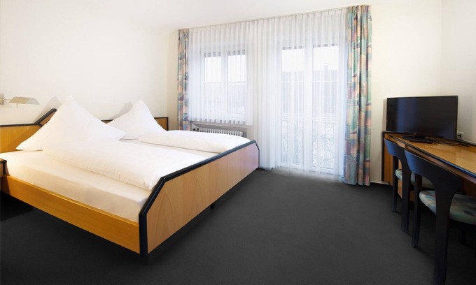 Unterroth Apartment | Doppelzimmer mit Dusche und WC
