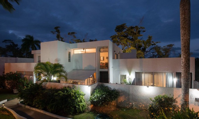 Dorado Pueblo Villa | DORADO BEACH OCEAN WITHIN THE RITZ CARLTON RESERVE ON" CHAMPIONSHIP EAST COURSE"