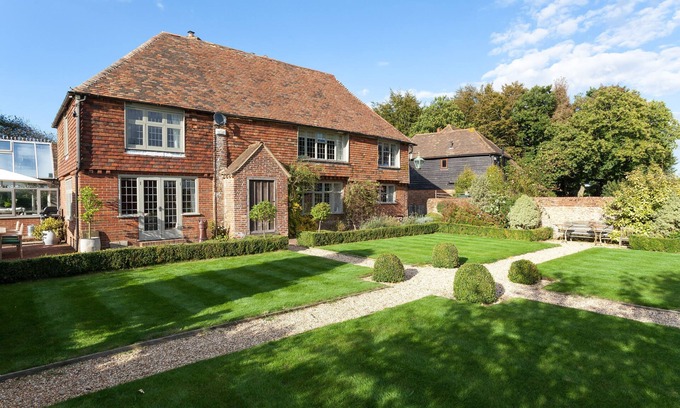 Ashford House | Dormestone Farm by Bloom Stays - sleeps 12 with outdoor swimming pool and tennis court