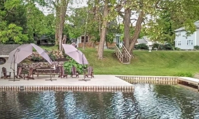 Rideau Lakes Villa | Dorothy's Lodge- Chaffey's Lock