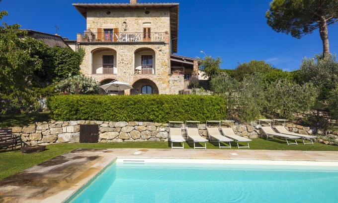Castel San Gimignano Apartment | Double bedroom with private entrance common pool and garden