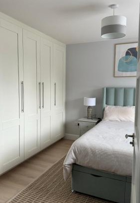 County Cork House | Double bedroom with private bathroom close to city center
