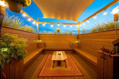 East Passyunk Crossing Apartment | Double Decker Roofdeck Gorgeous View in Passyunk