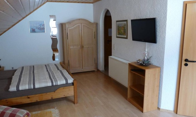 Annweiler am Trifels Bed & Breakfast | Double Room Suite Balcony - Privatzimmer Gästehaus Heger